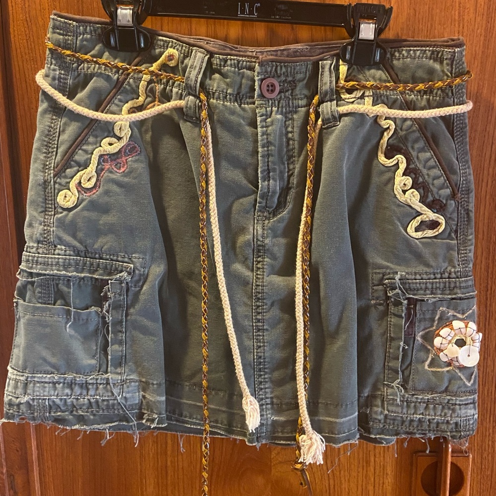 Distressed mini skirt